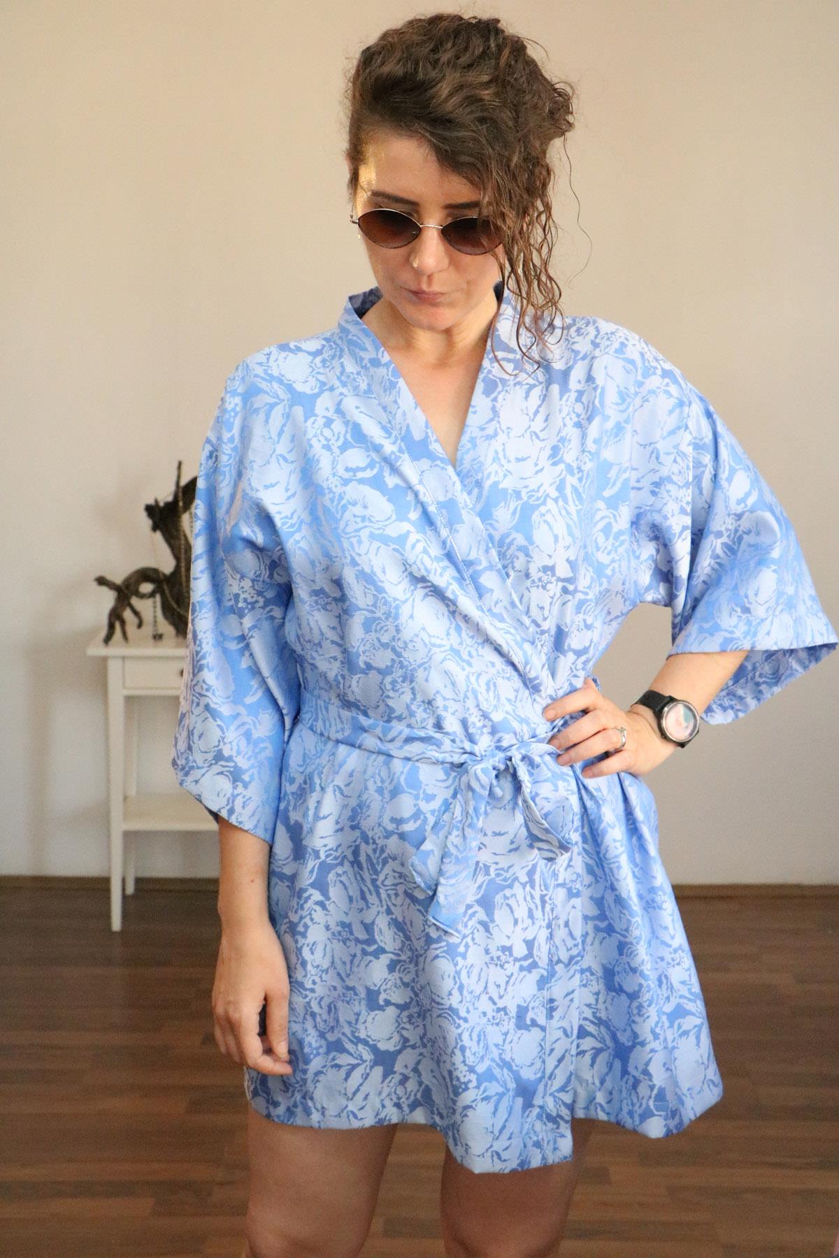 Lapiz%20Unisex%20Açık%20Mavi%20Renk,%20Kendinden%20Desenli,%20Kısa%20Kimono