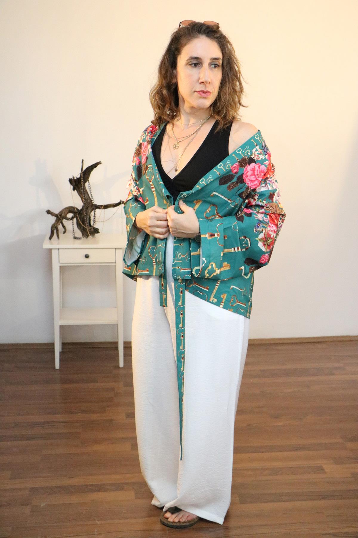 Lapiz%20Yeşil%20Renk,%20Çiçek%20Desenli,%20Kısa%20Kimono%20Ceket