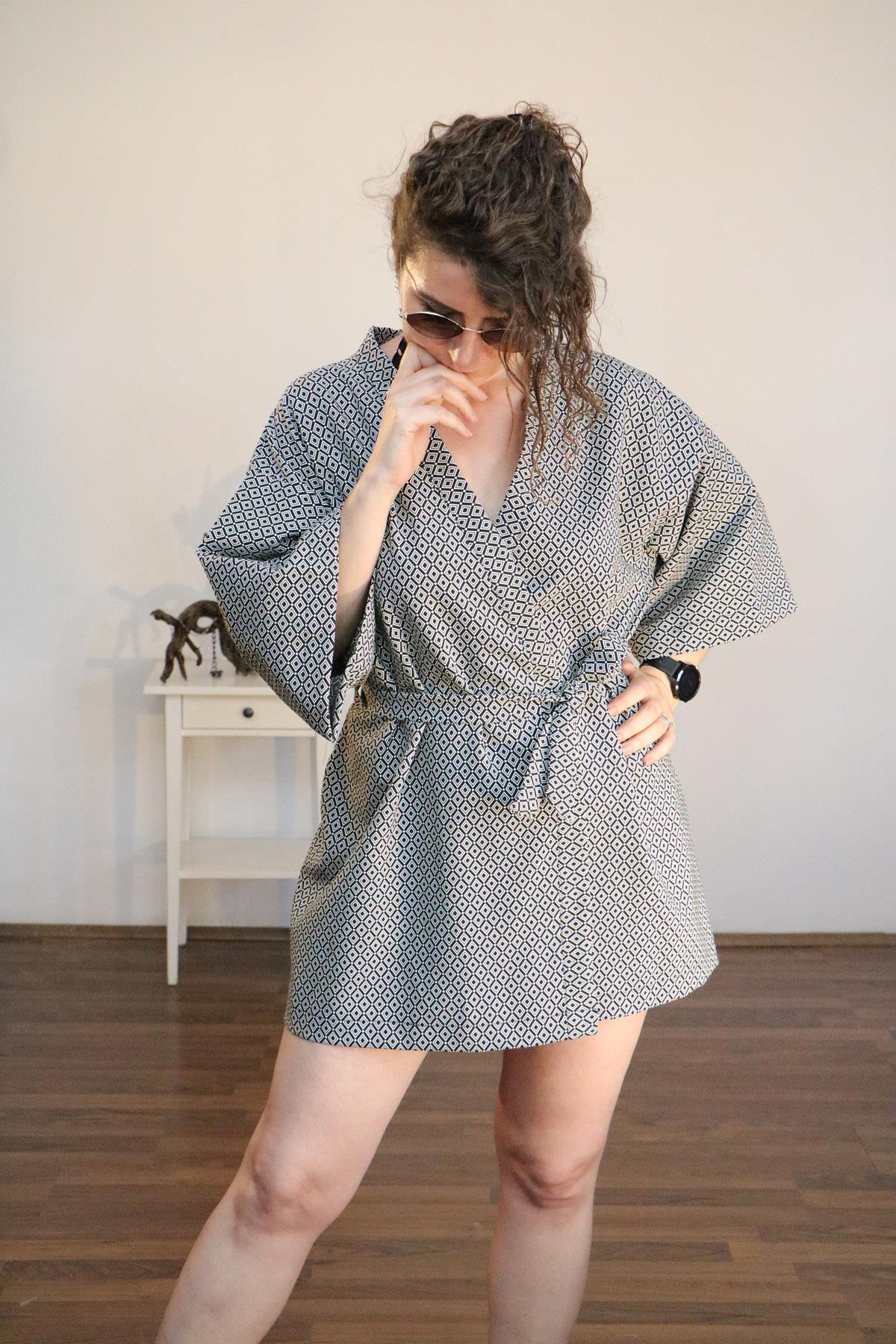 Lapiz%20Unisex,%20Siyah-Beyaz%20Desenli,%20Kısa%20Kimono