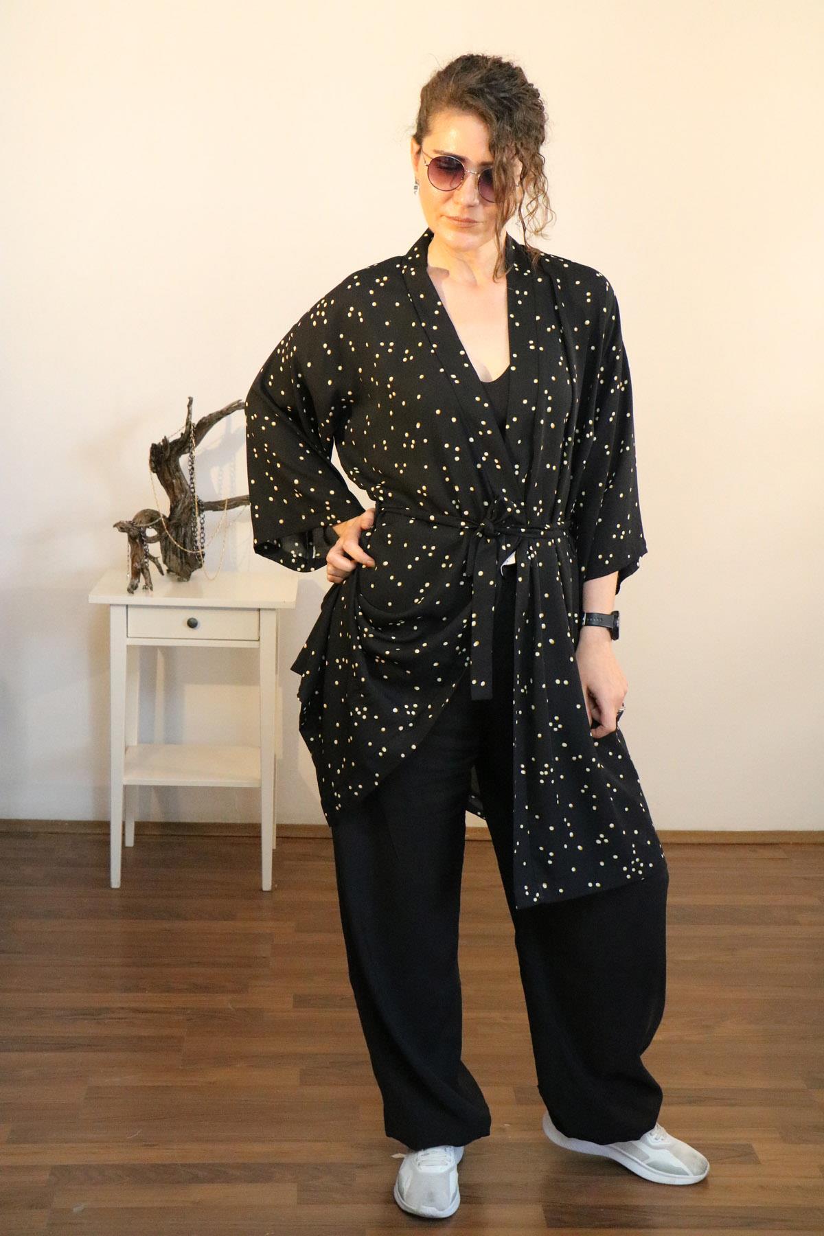 Lapiz%20Uzun%20Kimono%20Elbise,%20Siyah-Bej%20Desenli,%20Krep%20Kumaş