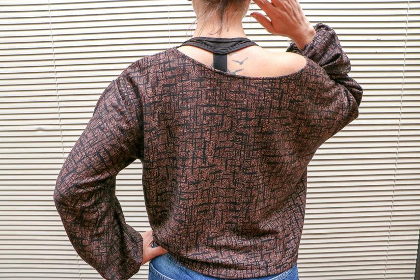 Lapiz Kahverengi-Siyah Desenli Crop Bluz, Uzun Kol, Kayık Yaka